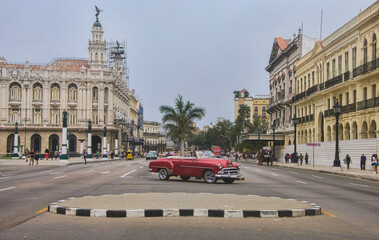 Classic cars in Havana, Cuba - obrazy, fototapety, plakaty