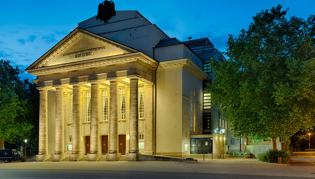Landestheater  Detmold beleuchtet