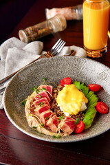 Quinoa with tuna, hummus, egg and vegetables