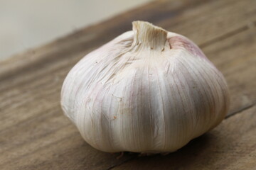 garlic on wood
