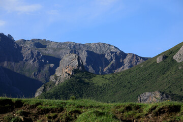 Fototapeta premium High altitude grassland mountain landscape
