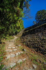 岩村城本丸石垣と石段