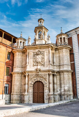 Fototapeta na wymiar Fachada iglesia de estilo barroco siglo XVII de San Juan de Letrán en la ciudad española de Valladolid