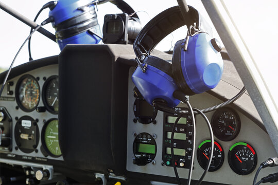 Cockpit in einem Kleinflugzeug