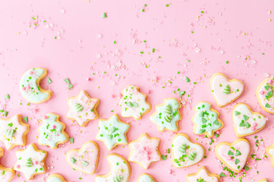 Bunte Plaetzchen zu Weihnachten