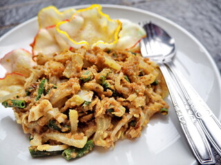 vegetables with peanut sauce