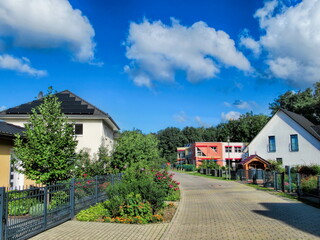 erkner, deutschland - wohnsiedlung mit neubauten