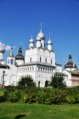 Fototapeta na wymiar Church of the Resurrection of Christ on the territory of the Rostov Kremlin. View of the Kremlin churches.