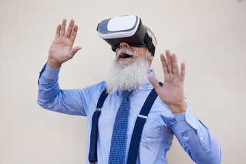 Senior business man using modern technology - Eldery hipster man wearing virtual reality goggles