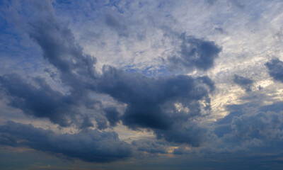 Fototapeta na wymiar clouds white soft in the vast blue sky