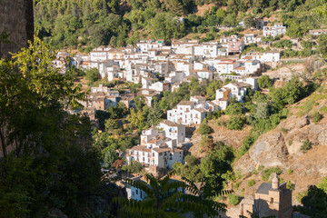 Fototapeta na wymiar rural village between the mountains