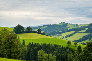 Fototapeta na wymiar Berglandschaft St. Leonhard am Walde