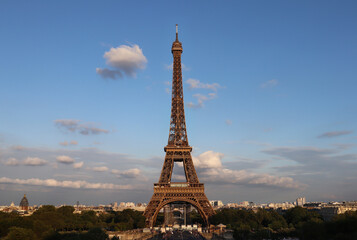 Fototapeta premium Eiffel tower in Paris, captured in a golden hour