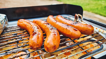 Leckere Bratwurst auf dem Grill
