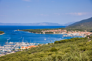 Fototapeta na wymiar view to the town of cres and the marina