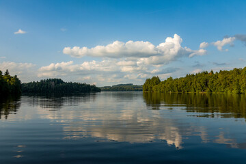 view on the lake of settons in morvan