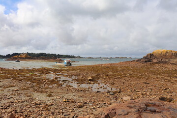 Le port de Loguivy de la mer, village de Loguivy, departement des Cotes d'Armor, region Bretagne, France