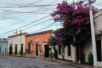 Fototapeta na wymiar Vista del Centro Histórico de Querétaro calles coloniales