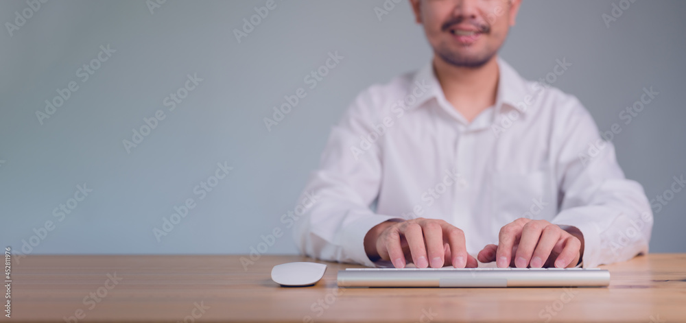 Leinwandbilder Searching Browsing Internet Data Information mouse and computer keyboard. man's hands are using a computer keyboard to Searching for information. Using Search Console with your website.