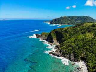 沖縄県島尻郡座間味村の慶良間諸島の阿嘉島をドローンで撮影した空撮写真 Aerial view of Aka Island in the Kerama Islands, Zamami Village, Shimajiri County, Okinawa Prefecture, taken with a drone.