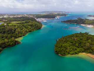沖縄県国頭郡今帰仁村の古宇利島周辺の橋などをドローンで撮影した空撮写真 