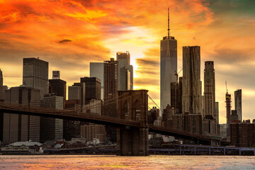 Fototapeta na wymiar Brooklyn Bridge and Manhattan at sunset