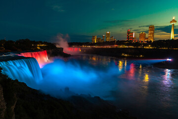 Fototapeta na wymiar American falls, Niagara falls at Night