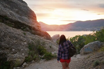 Obraz premium woman walking in mountains at sunset