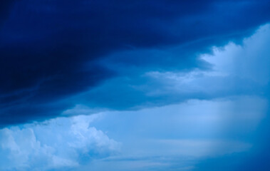 Obraz premium Blue sky background with clouds. Beautiful nature background