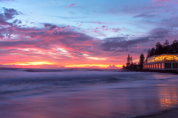 Fototapeta na wymiar Red sunrise skies at Burleigh Heads, Gold Coast