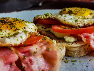 sandwich with bacon