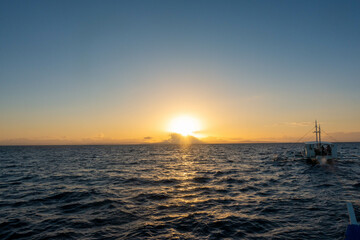 Fototapeta na wymiar フィリピン、セブ島の北のマラパスクア島の日の出の風景 A sunrise view of Malapascua Island, north of Cebu, Philippines
