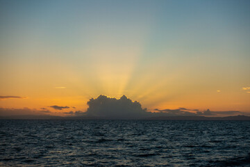 フィリピン、セブ島の北のマラパスクア島の日の出の風景 A sunrise view of Malapascua Island, north of Cebu, Philippines