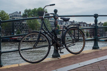 Fototapeta na wymiar bicycle on the Amsterdam street