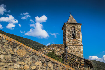 Kirche in einem Dorf in den Pyren&auml;en