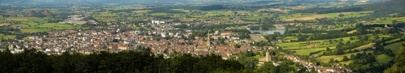 Fototapeta na wymiar view on the medieval village of autun