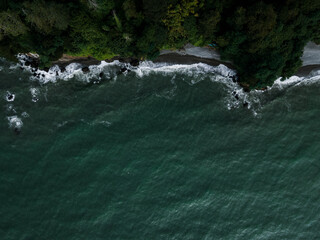 Fototapeta premium water flowing into the water
