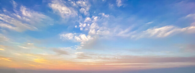 Obraz premium Early morning dramatic sky off the gulf coast of Florida