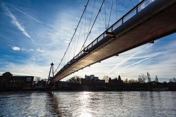 Obraz premium ドイツ フランクフルト・アム・マインのマイン川にかかる橋、ホルバインシュテク