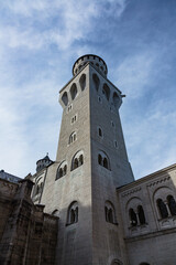 Fototapeta na wymiar ドイツ　ノイシュヴァンシュタイン城の中庭から見上げる塔