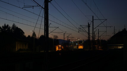 Fototapeta Stacja o wschodzie słońca obraz