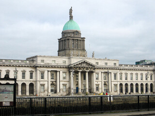 Fototapeta na wymiar Building of the customs in Dublin