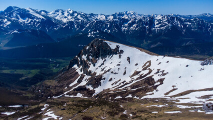 Diferentes im&aacute;genes de monta&ntilde;as en las distintas estaciones