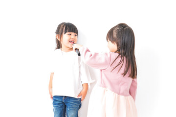 歌を歌う女の子たち