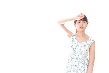 咳の症状がある若いビジネスウーマン