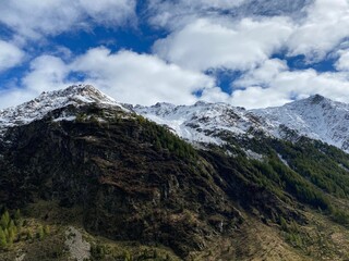 Fototapeta na wymiar montagna e neve