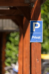 Schild - Privatparkplatz