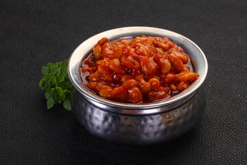 Baked kidney with tomato sauce