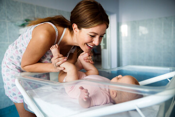 Obraz premium Baby and mother in hospital. New life concept.