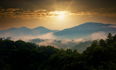 Fototapeta premium Sunset Over the Blue Ridge Mountains in North Carolina
